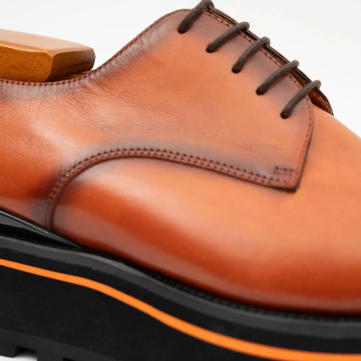 Orange-Brown Plain-Toe Derby Shoes with Brown-Edge Lug Sole