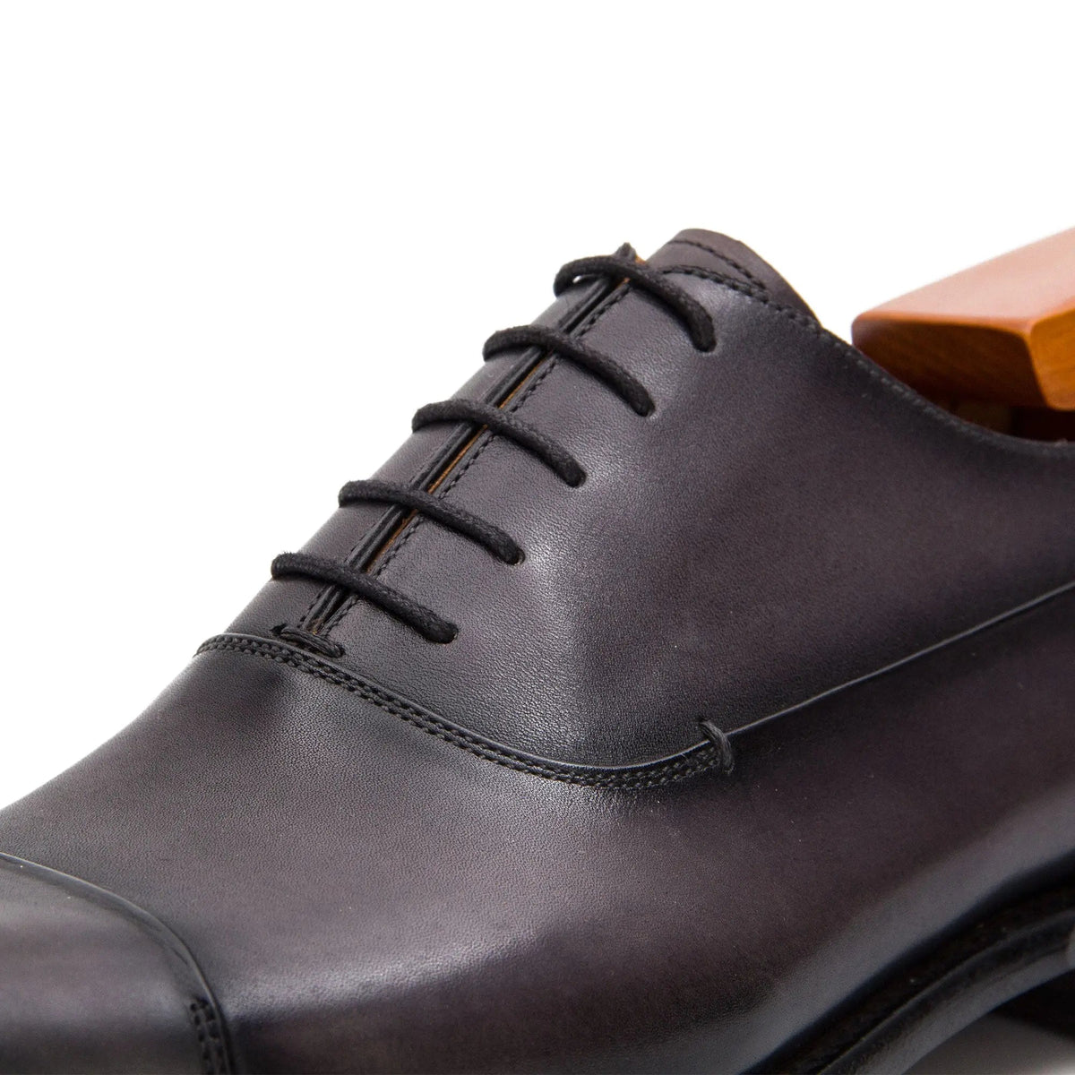 Gray-Brown Cap-Toe Oxford Shoes with Low-Gloss Finish