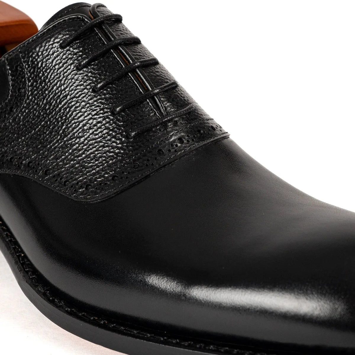 Black Plain-Toe Oxford Shoes with Textured Panels