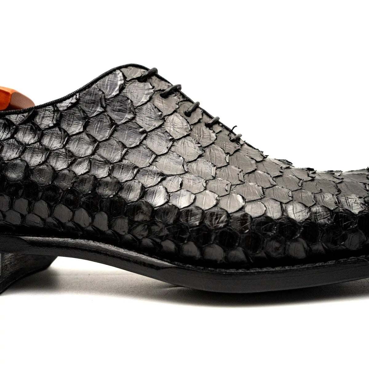Black Plain-Toe Oxford Shoes with Scale-Pattern Texture