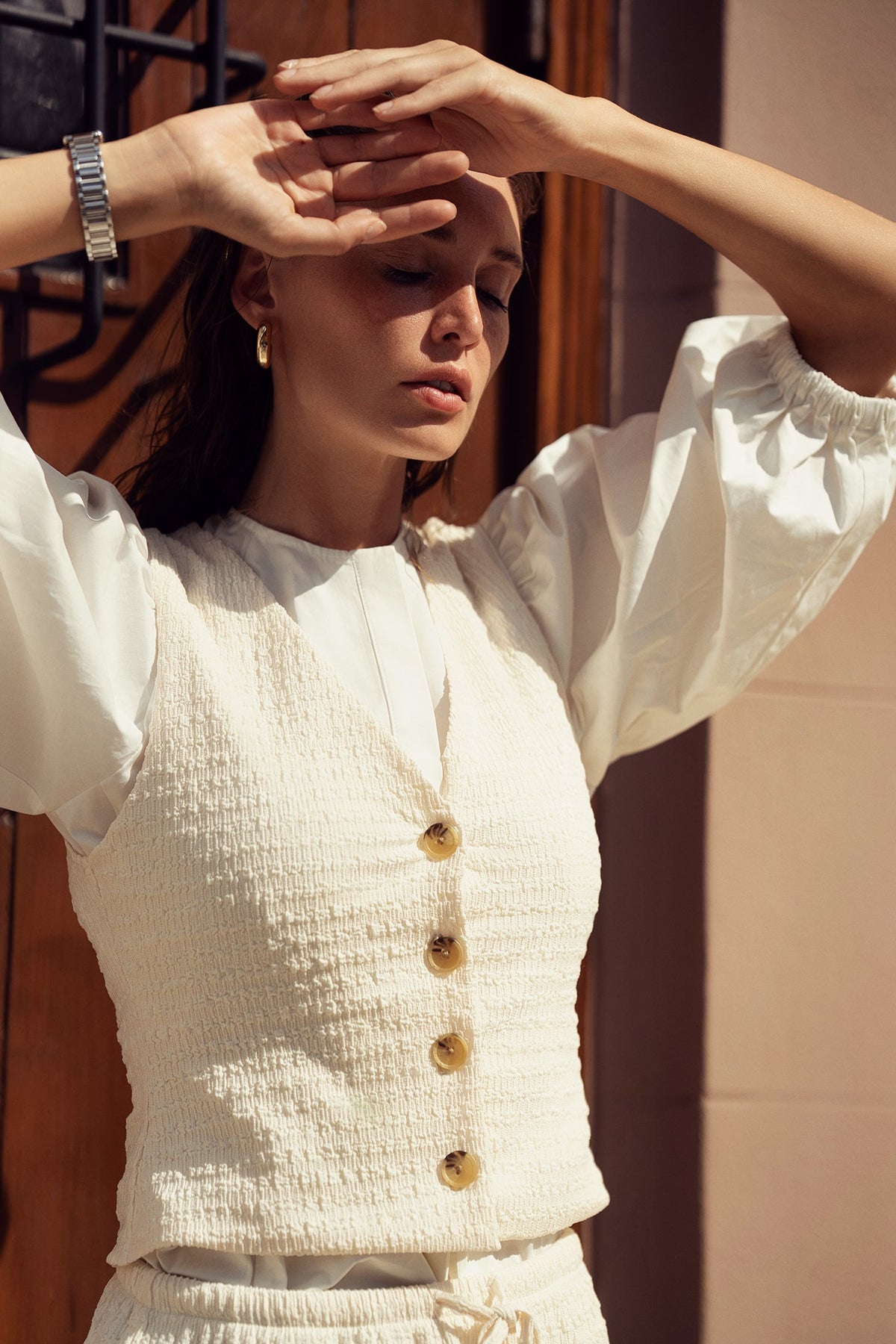 CRINKLE CREAM VEST